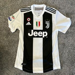 Juventus Cristiano Ronaldo 2018-2019 Soccer Jersey.